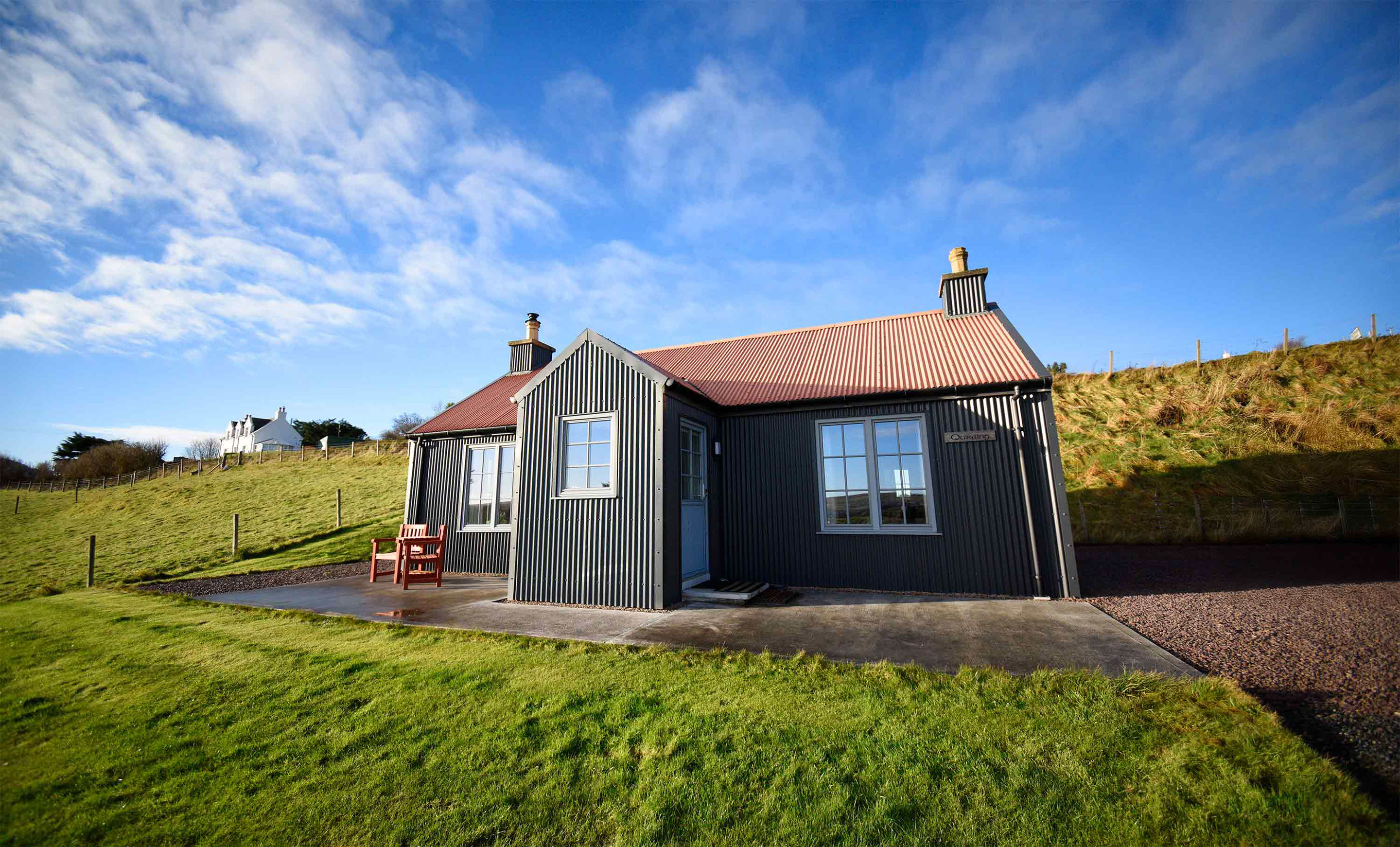 Brogaig Cottages in Staffin with outside seating and private parking for guests